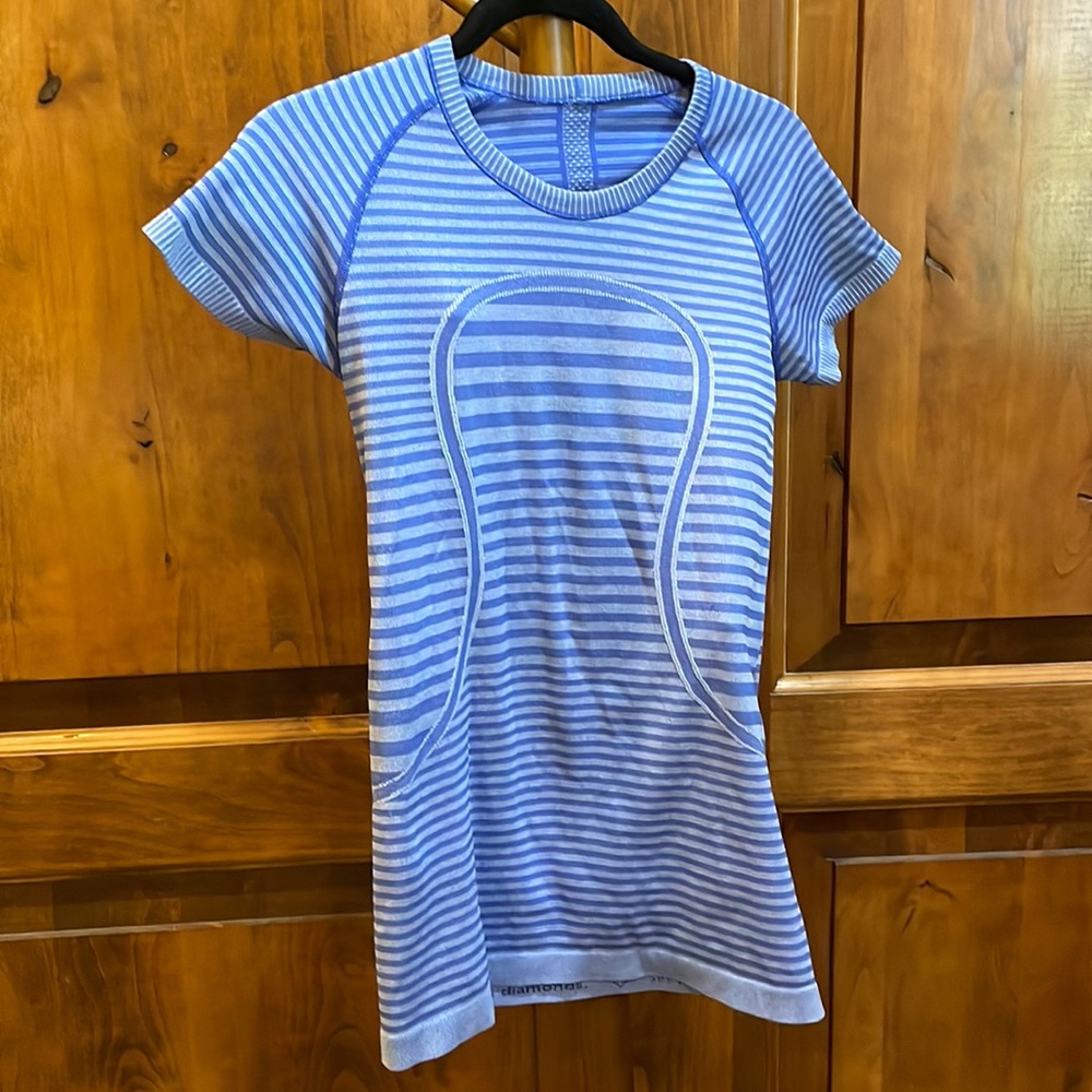 Lulu lemon short sleeve workout shirt in blue
